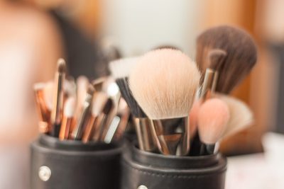 Make-up-Utensilien mit Natron richtig reinigen